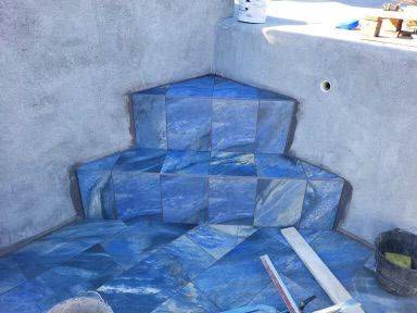 pose-de-carrelage-piscine-saint-mitre-les-remparts-indeco-carrelage