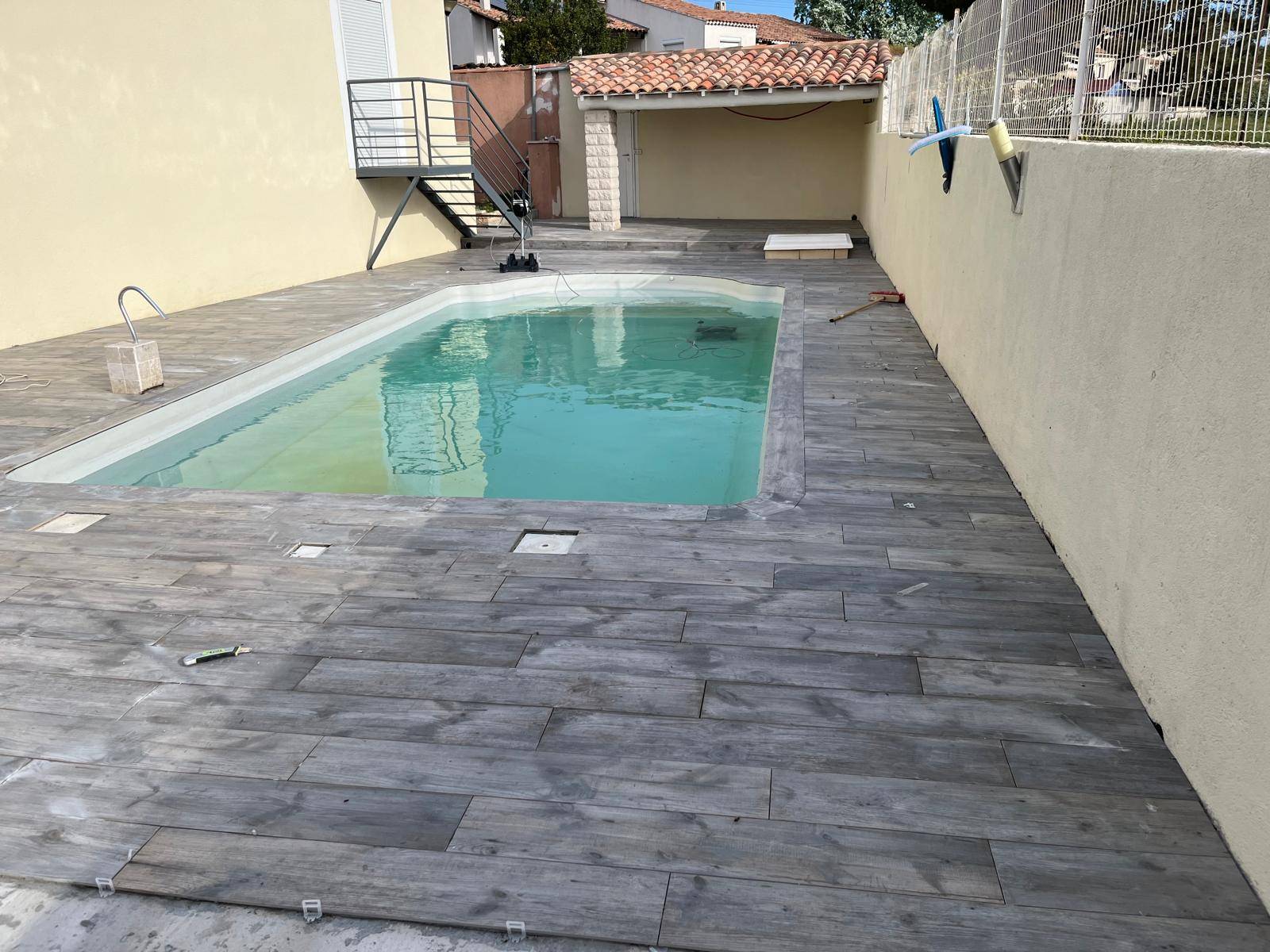 realisation-terrasse-carrelage-imitation-parquet-indeco