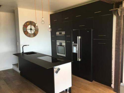 Faro By Alvic Cuisine Gamme ZEN Noir  Plan travaille Stratifié effet Bois