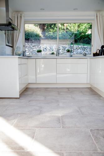Faro By Alvic Cuisine Gamme LUXE Blanc chmap Metal Plan travaille Silestone