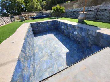 Carrelage EFFET PIERRE DE BALI BLEU Piscine 